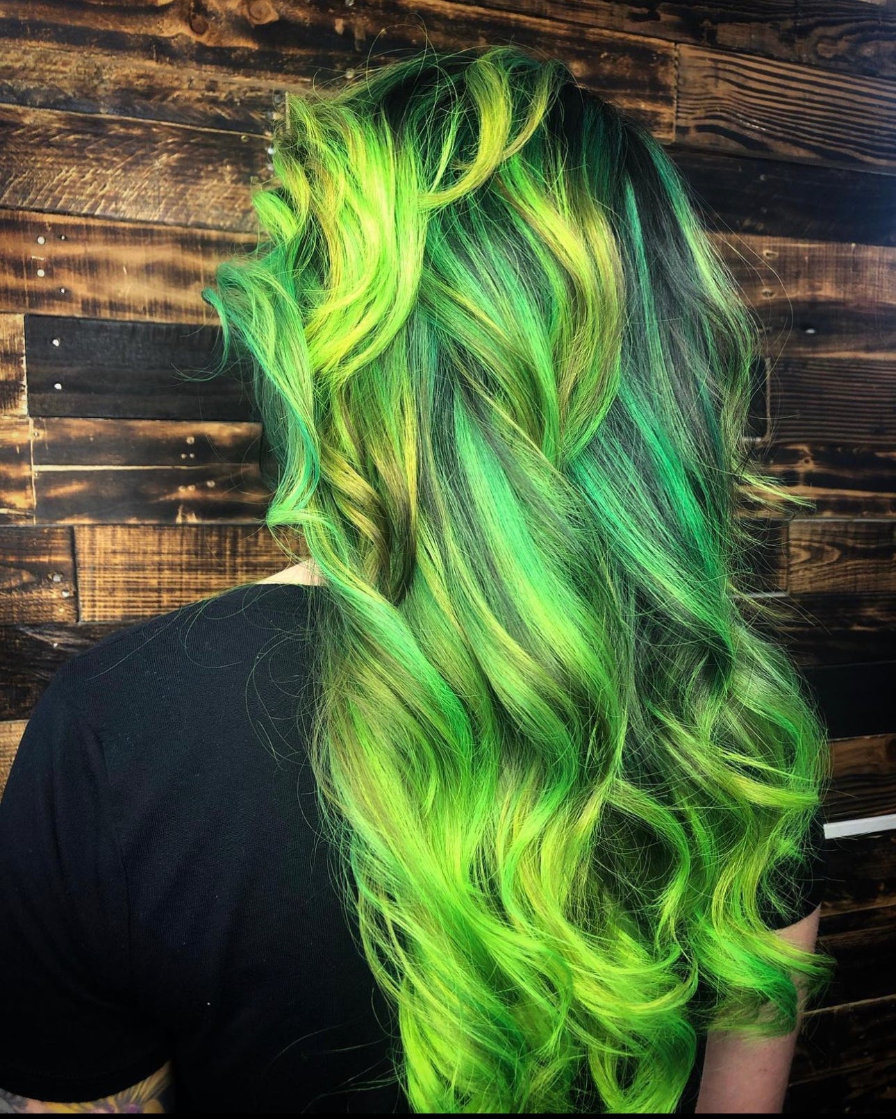Book your next color transformation today and choose from a neutral to a more exotic colors! BOOK YOUR EXPERIENCE TODAY!
